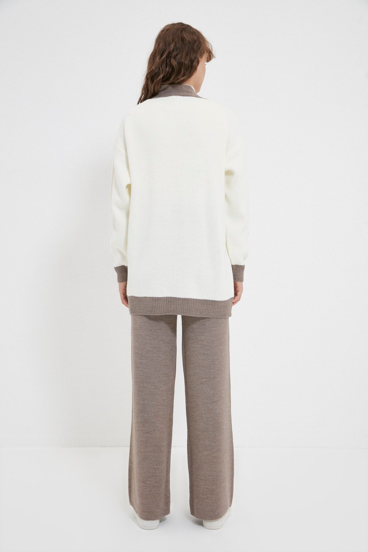 Trendyol Modest-Detailný set pleteného kardiganu s norkovými pruhmi TCTAW22AU0156 5