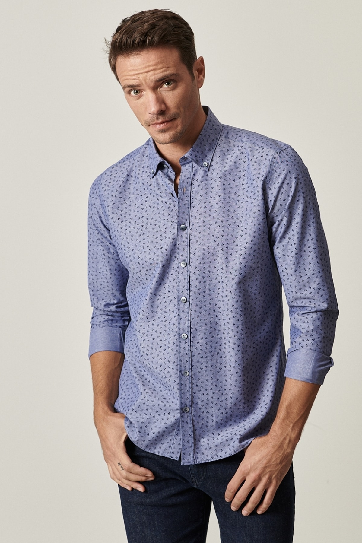 Erkek İndigo Tailored Slim Fit Düğmeli Yaka Baskılı Gömlek