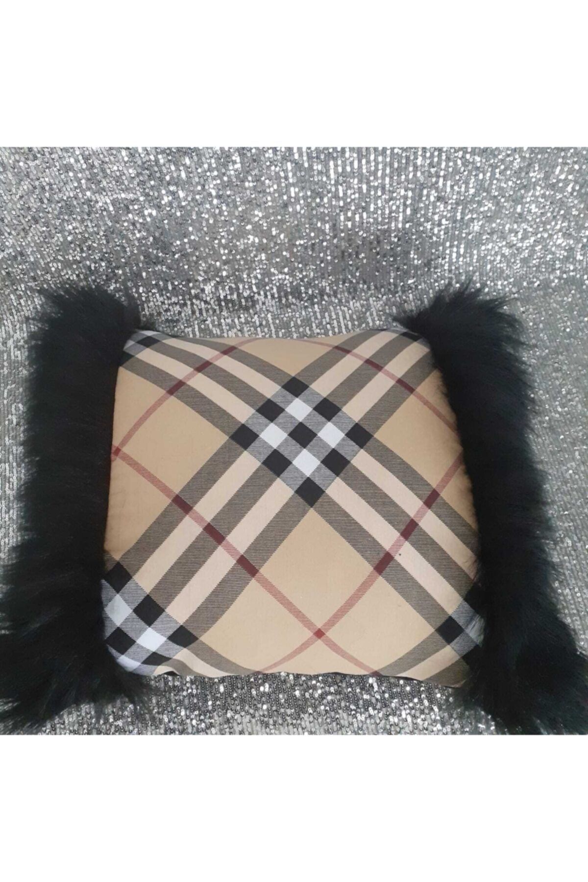Pullu yastık design-Burberry Fur Combination Elite Pillow Case 2