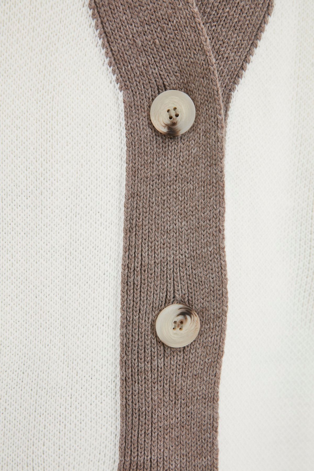 Trendyol Modest-Detailný set pleteného kardiganu s norkovými pruhmi TCTAW22AU0156 4
