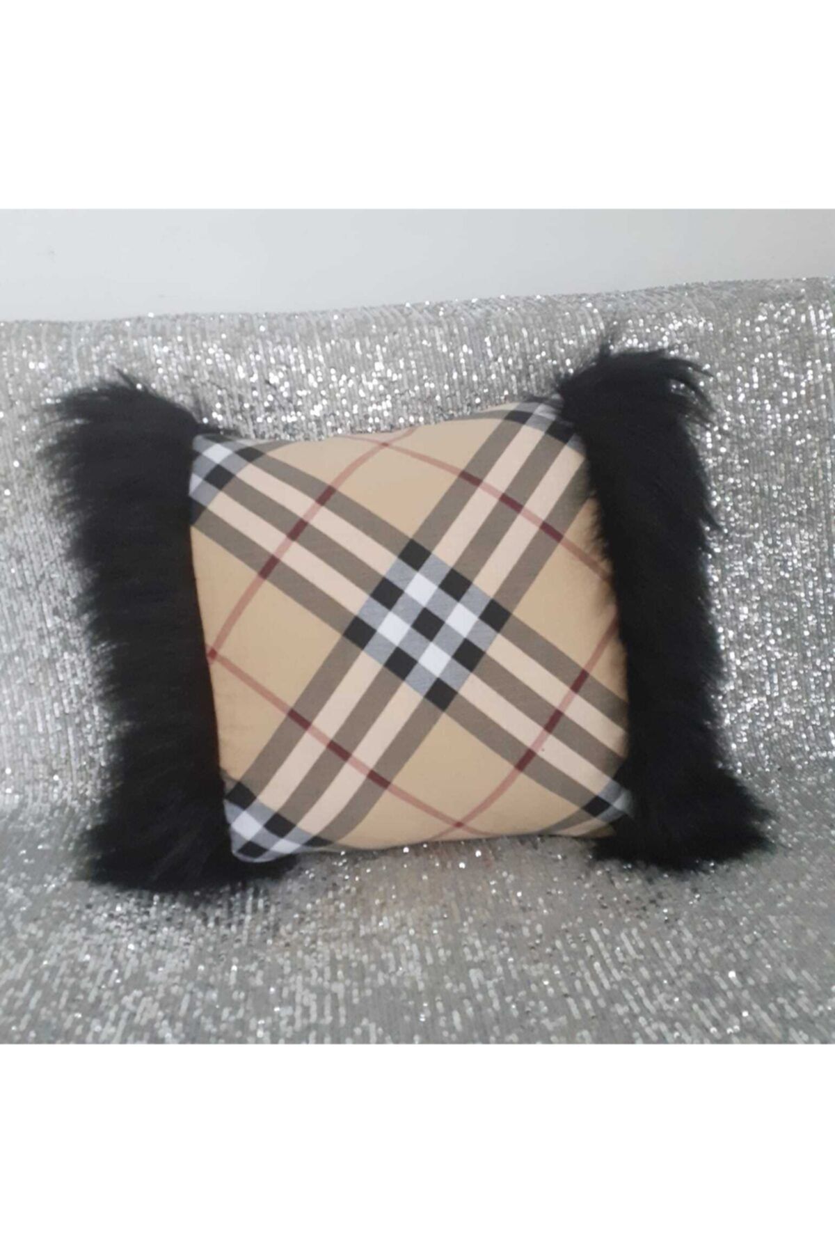 Pullu yastık design-Burberry Fur Combination Elite Pillow Case 1