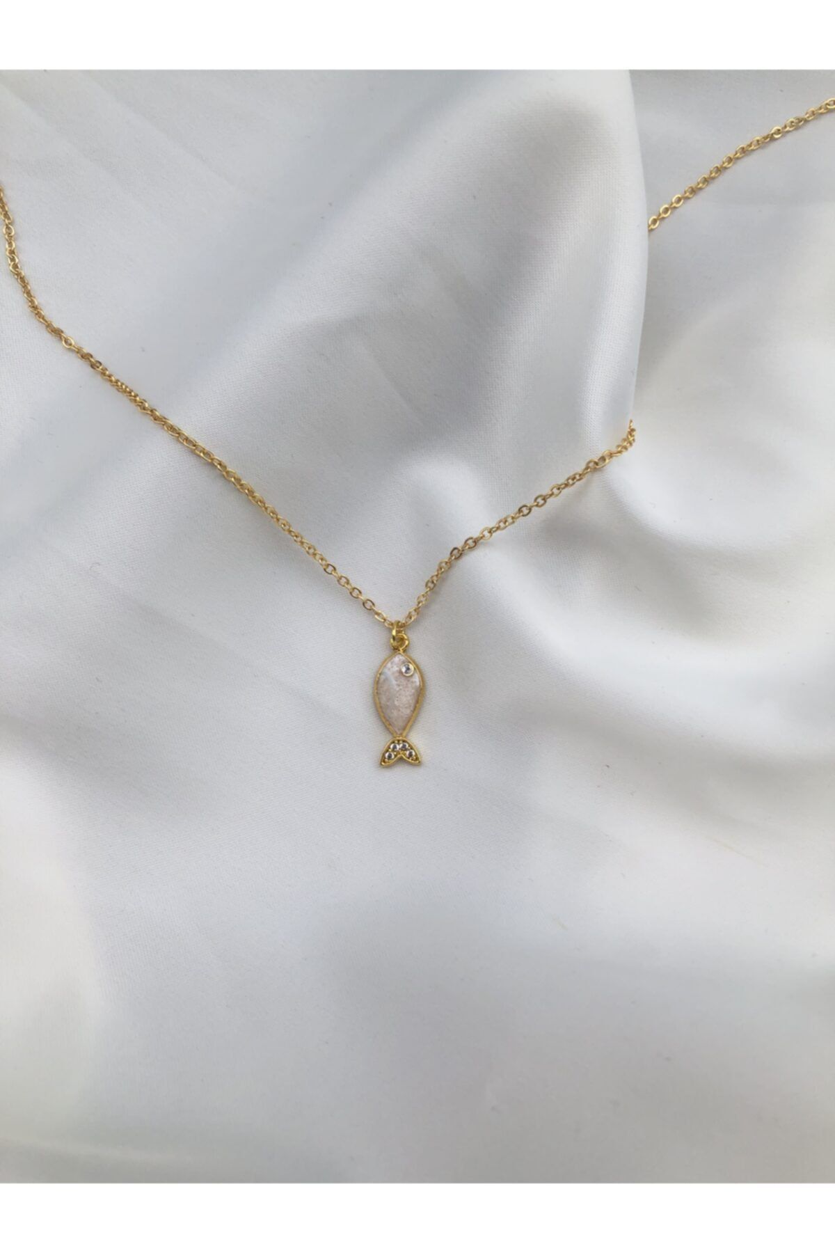 Womens gold necklace shop with diamond pendant