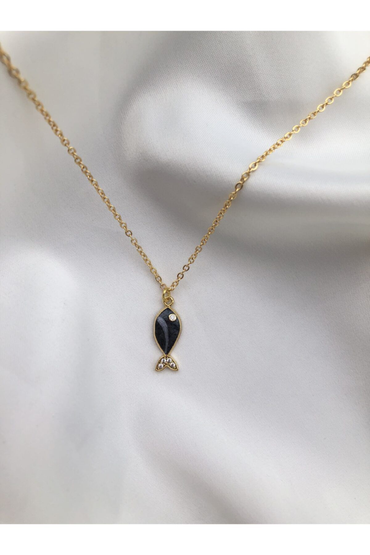 Gold outlet onyx necklace