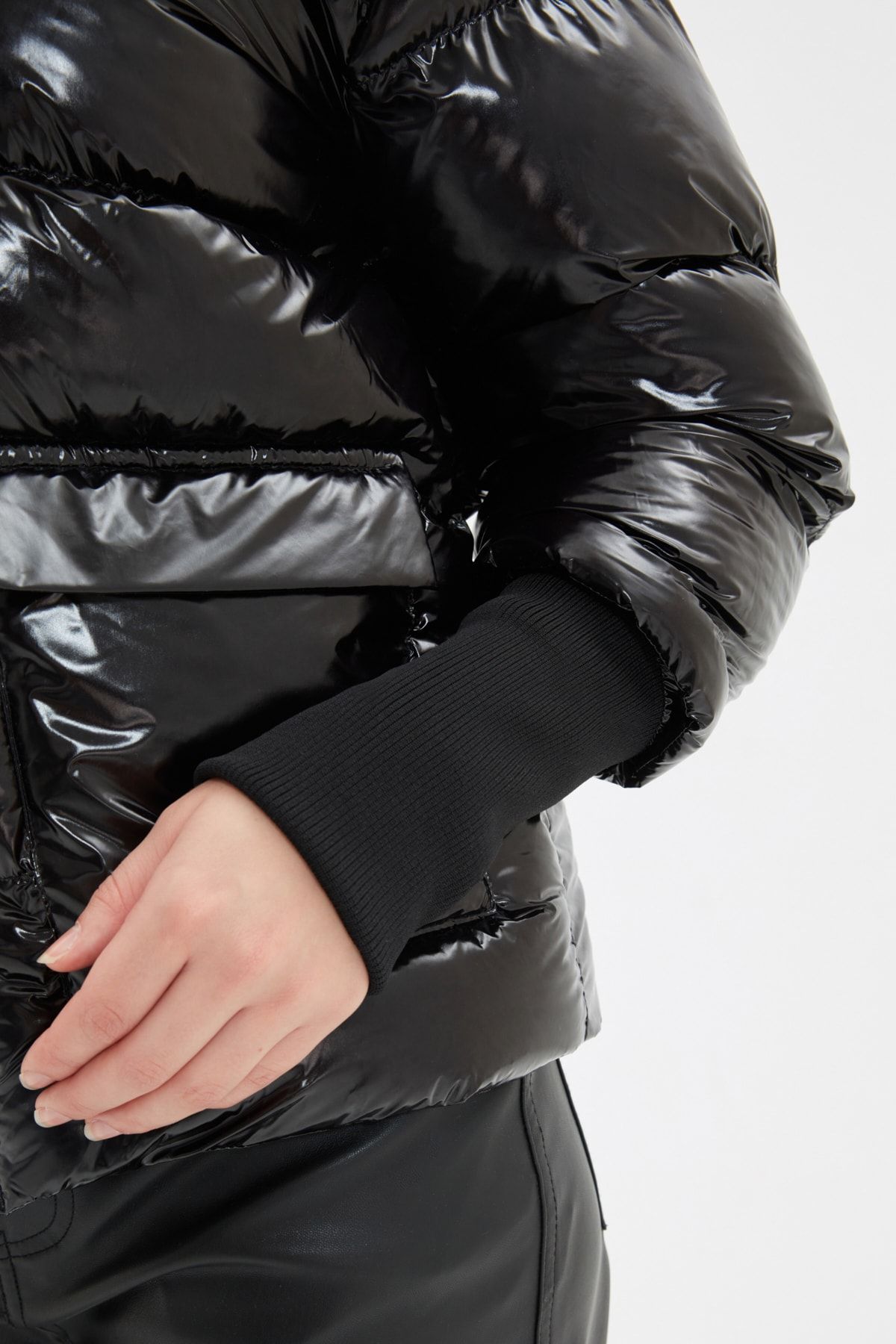 Trendyol Collection-Jachetă pufă lucioasă cu nervuri negre TWOAW20MO0014 9