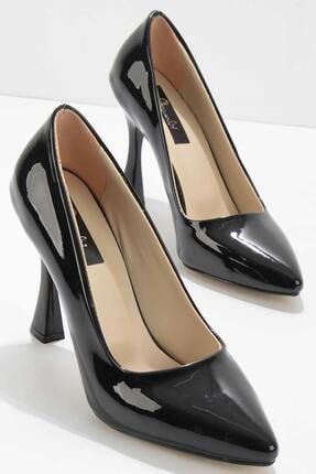 Siyah Rugan Kadın Klasik Topuklu Ayakkabı K01948001108