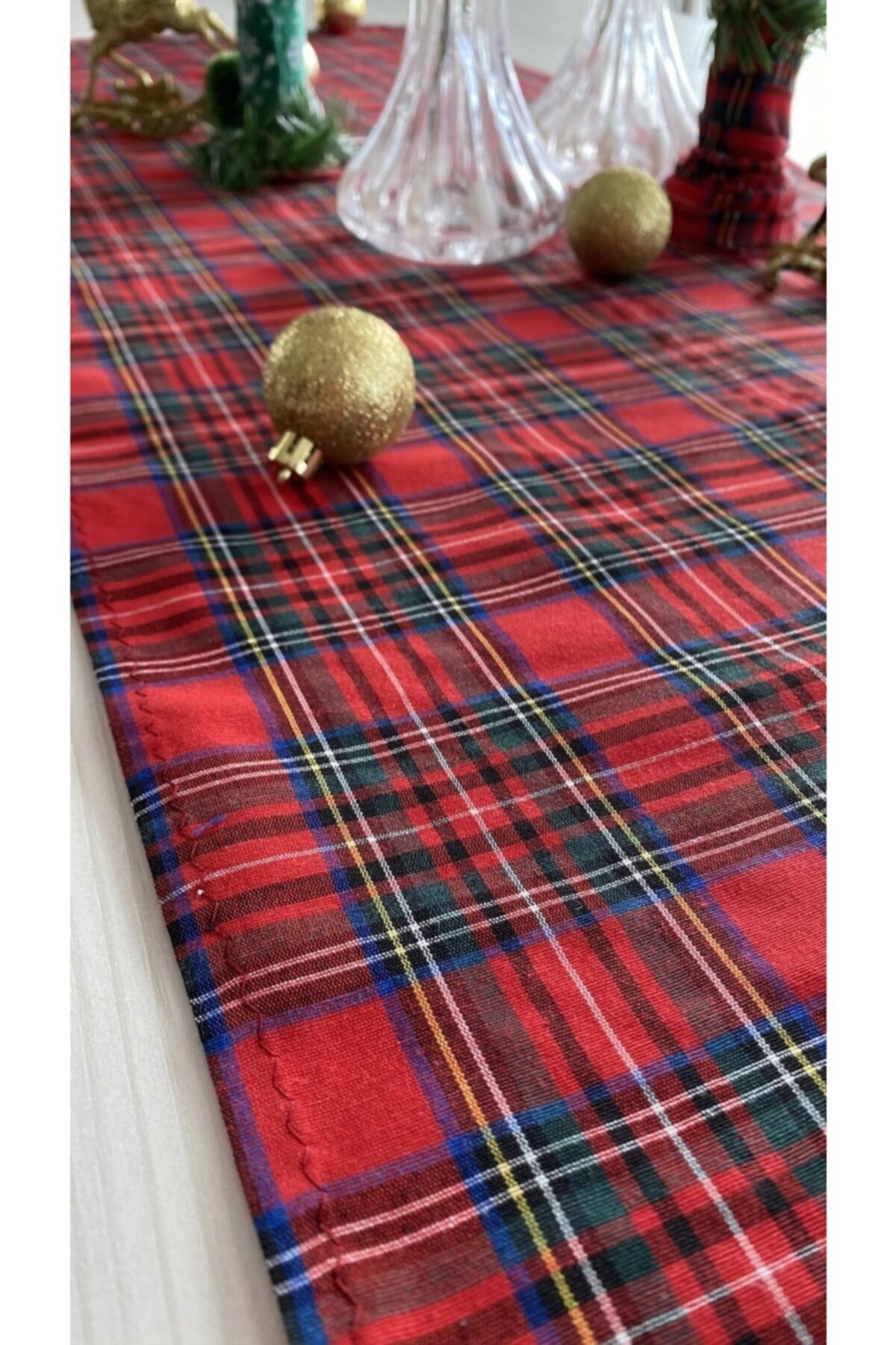 White Alamode-New Year New Year Christmas Special Plaid Runner 2
