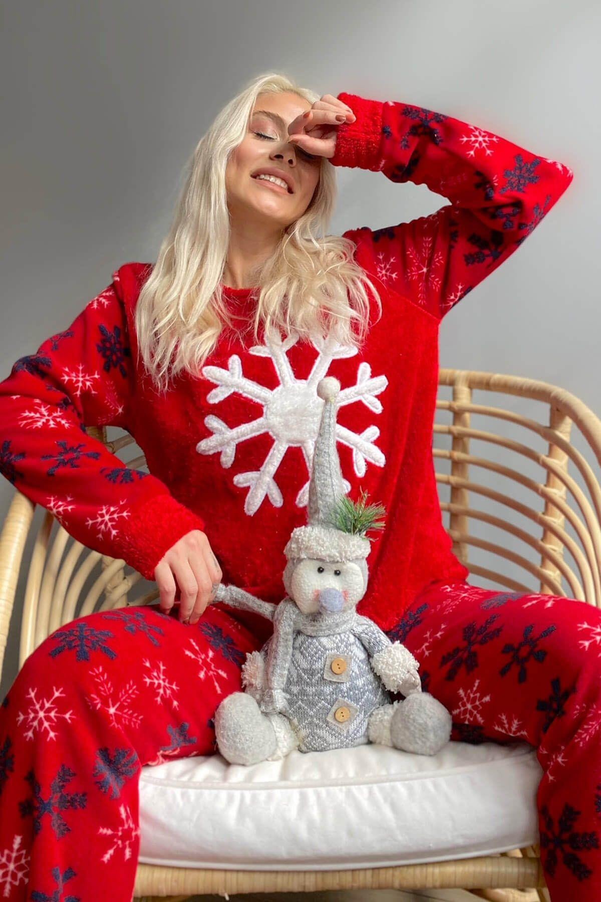 Kırmızı Snefnug Desenli Kadın Peluş Pijama Takımı