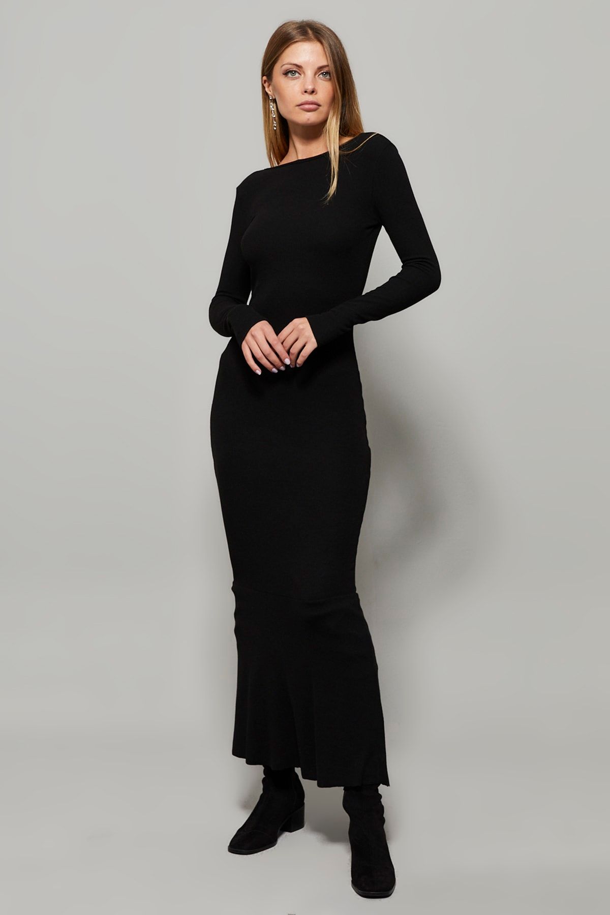 Cool & Sexy-Damska czarna sukienka maxi z dekoltem w kształcie litery U EY1129 4