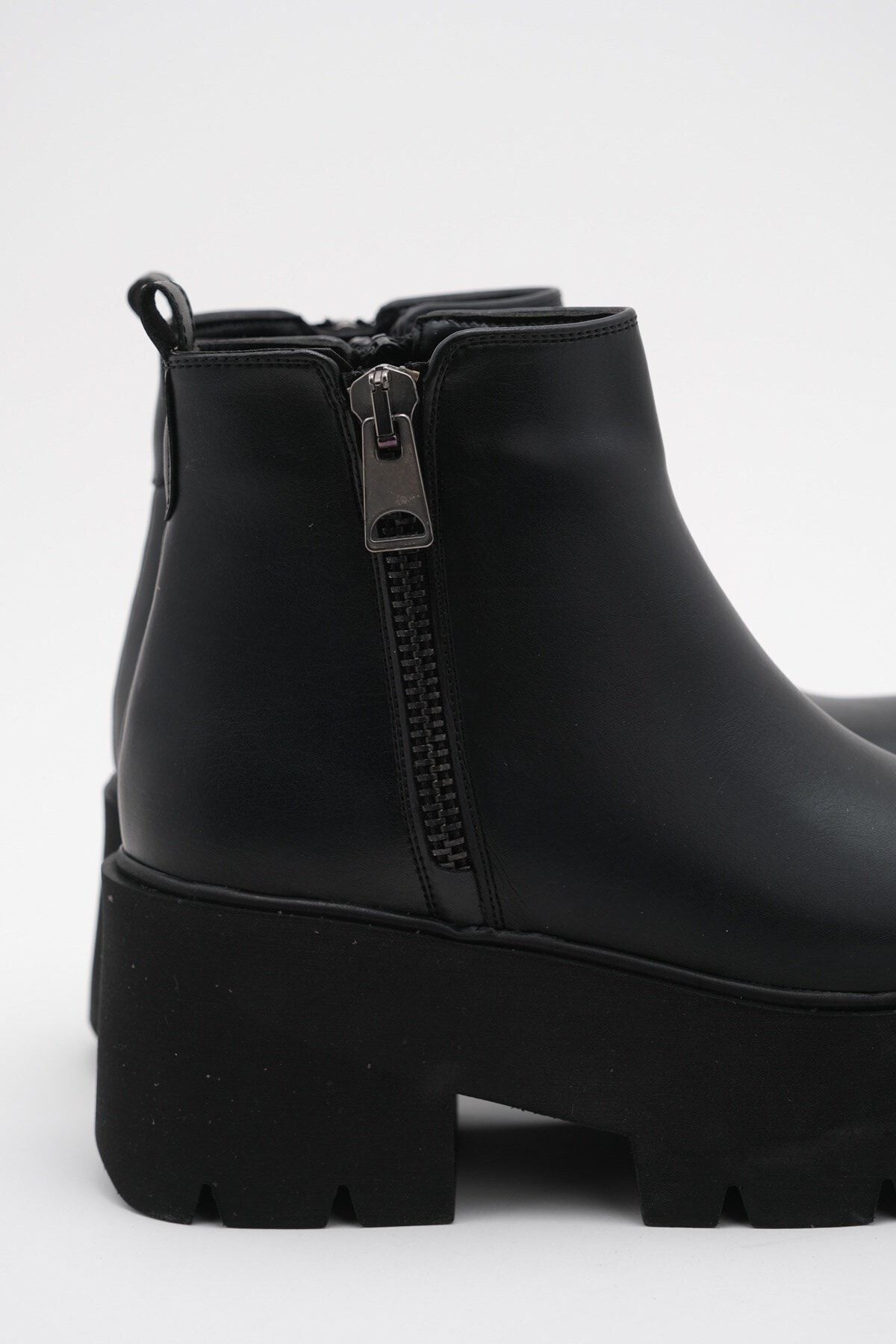 Unif rival boot on sale