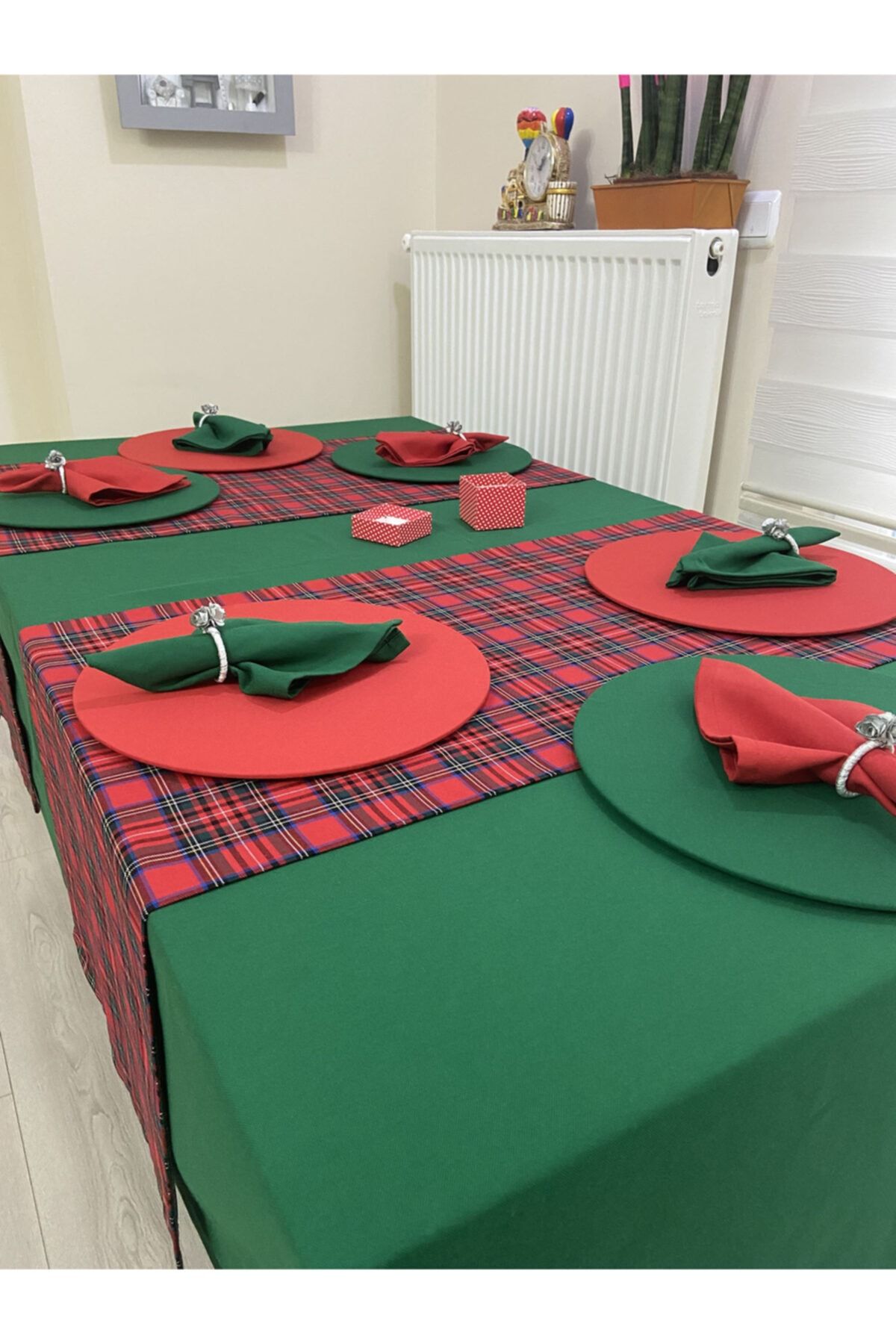 Zeren Home Față De Masă Verde Închis, Runner În Carouri De Anul Nou, 6 Seturi De Farfurii, 6 Șervețele - 140 x 200