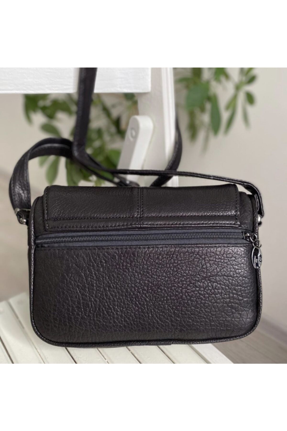 Deribag Genuine Leather Medium Size Black Crossbody Bag. 21 15 7cm