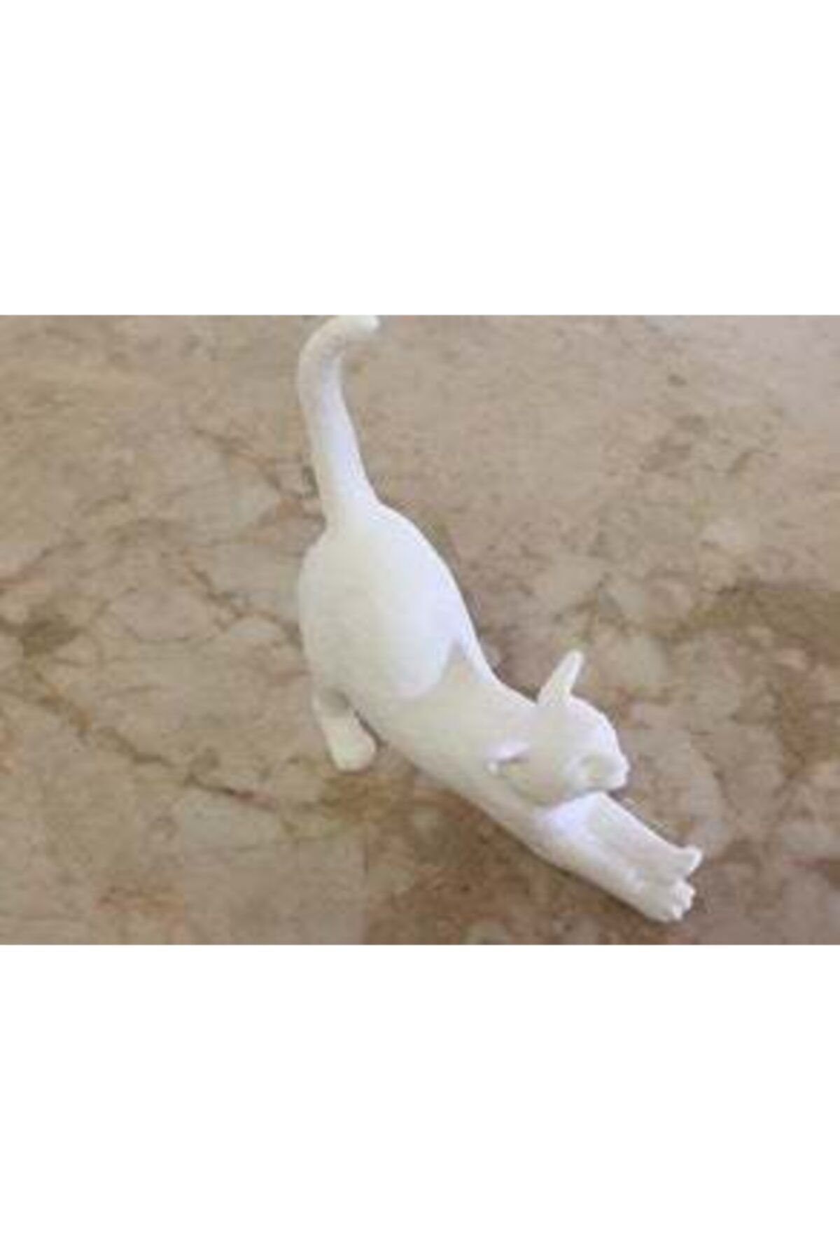 dekoratif esneyen kedi biblo