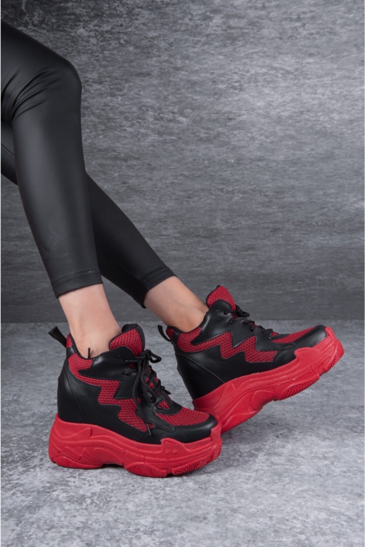 Tarz Topuklar Kadın Bağcıklı Gizli Dolgu Topuklu Kırmızı - Siyah Spor Ayakkabı SN10801