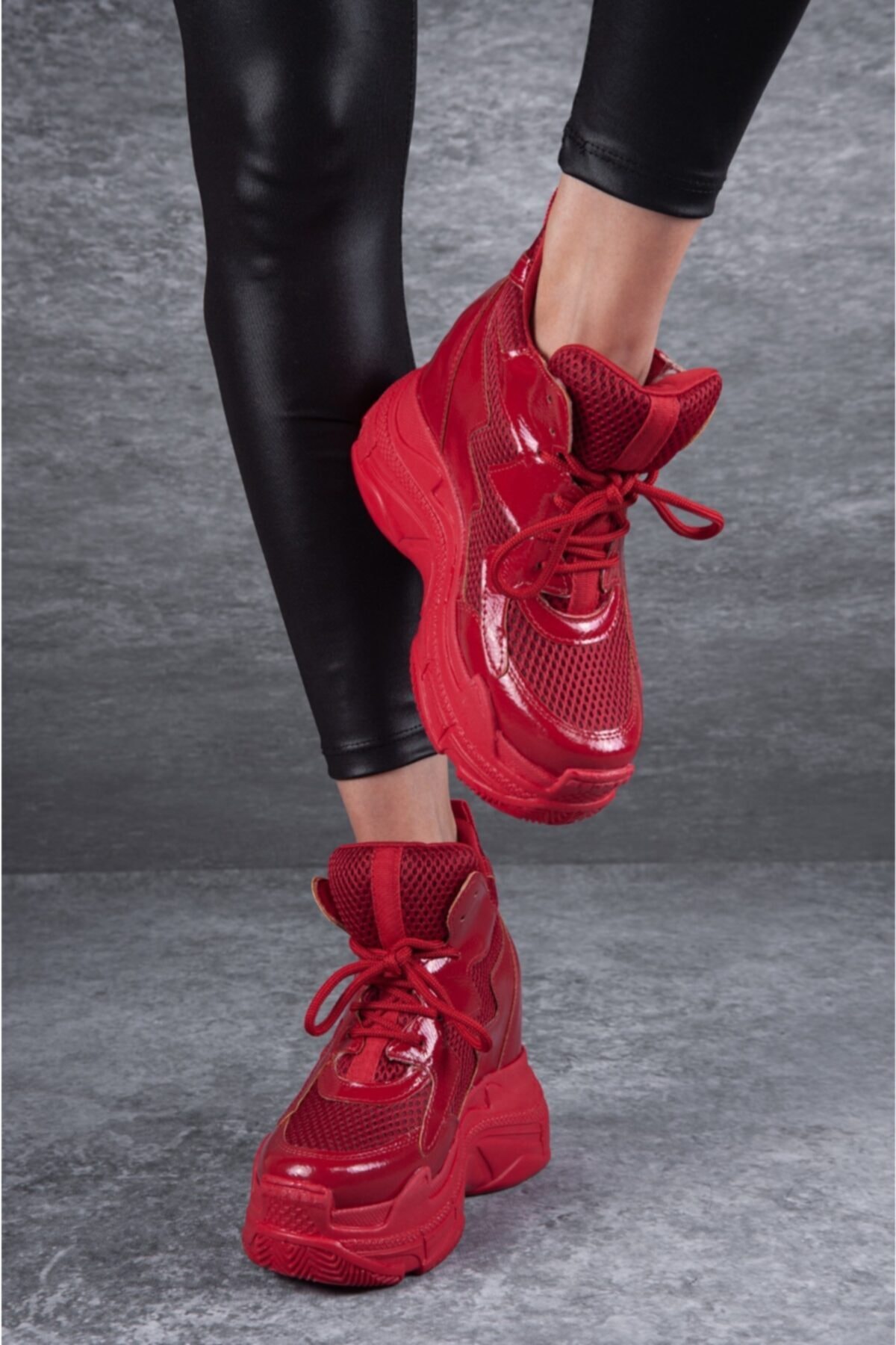 Tarz Topuklar Kadın Bağcıklı Gizli Dolgu Topuklu Parlak Kırmızı Spor Ayakkabı SN10893