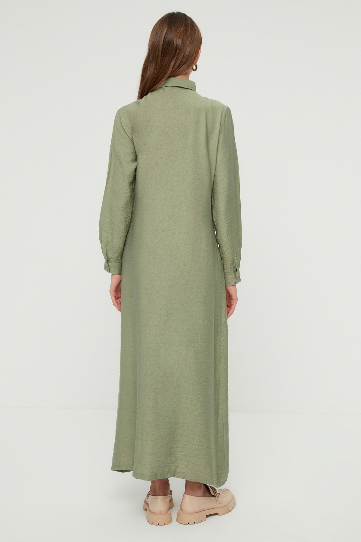 Trendyol Modest-Grünes, seitlich gebundenes, geknöpftes, gewebtes Hemdkleid im Leinen-Look TCTSS22EB0025 5