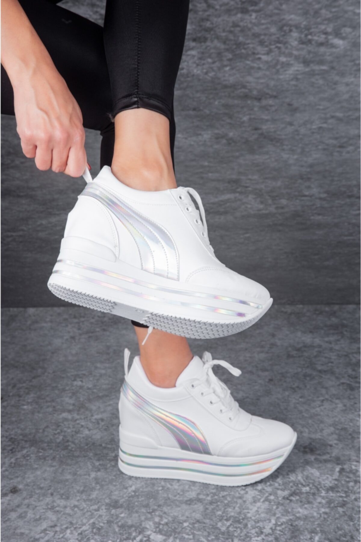 Tarz Topuklar Kadın Bağcıklı Gizli Dolgu Topuklu Beyaz Spor Ayakkabı