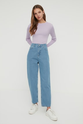 Trendyol Modest A&ccedil;ık Mavi Y&uuml;ksek Bel D&uuml;ğme Kapamalı Mom Fit %100 Pamuk Jeans TCTSS21JE0639