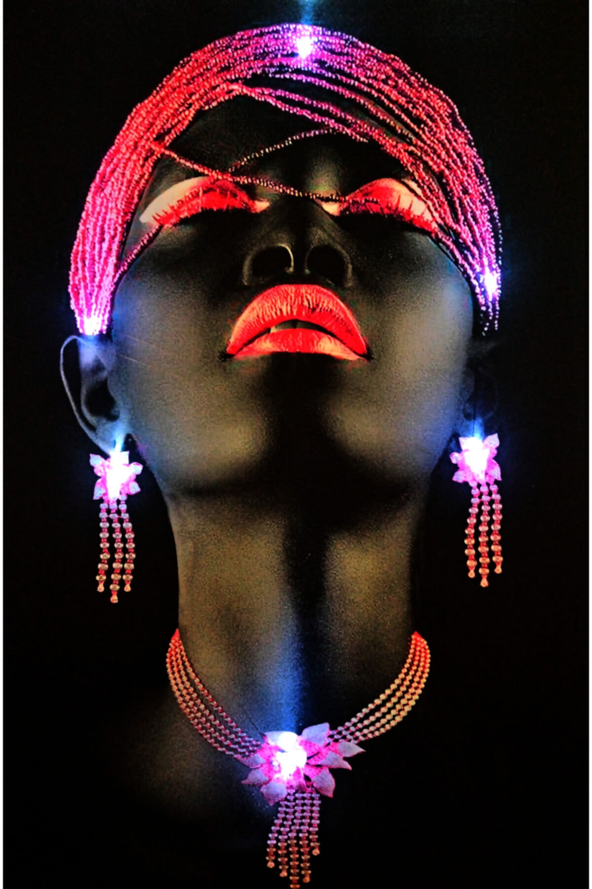 Haki Alışveriş Dünyası Kanvas Tablo Afrikalı Kadın Tablosu 65x45 Cm Işıklı Ledli Asma Aparatı Hediyeli