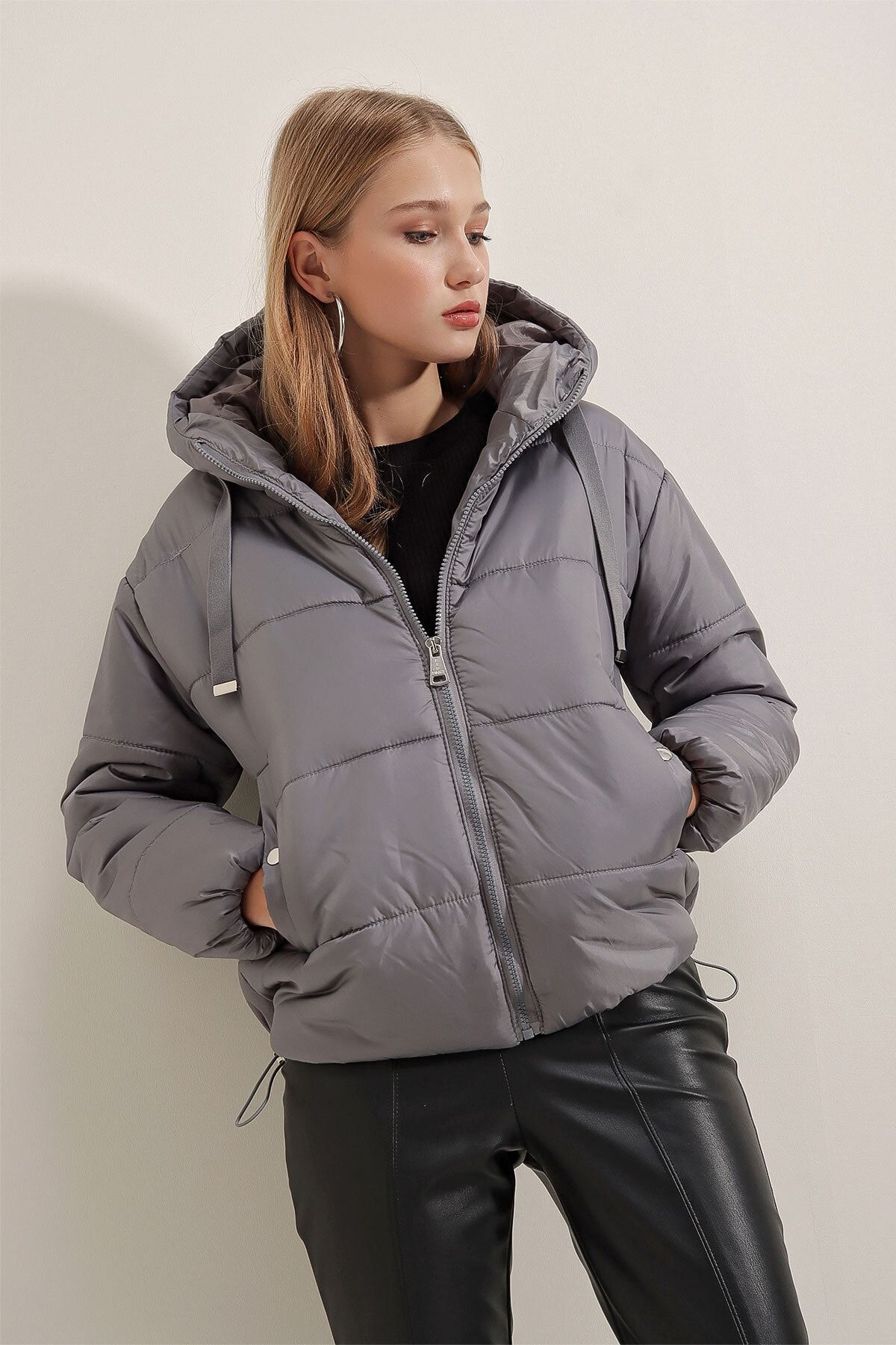 Dark grey top puffer jacket women's