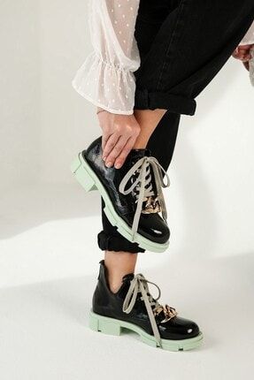 Kadın Zincirli Ayakkabı Siyah Rugan Yeşil Z00010730066