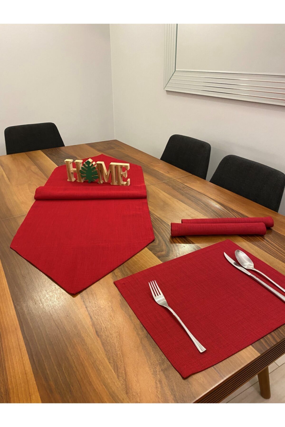 Burgundy table runner and outlet placemats