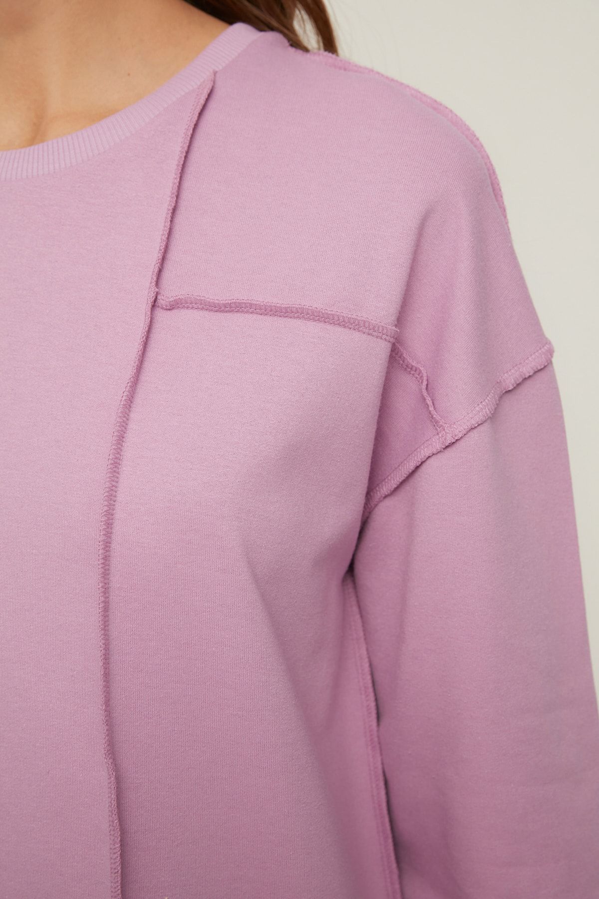 Trendyol Modest Lila Bisiklet Yaka Dikiş Detaylı Örme Sweatshirt TCTSS22TW0002 RN10535