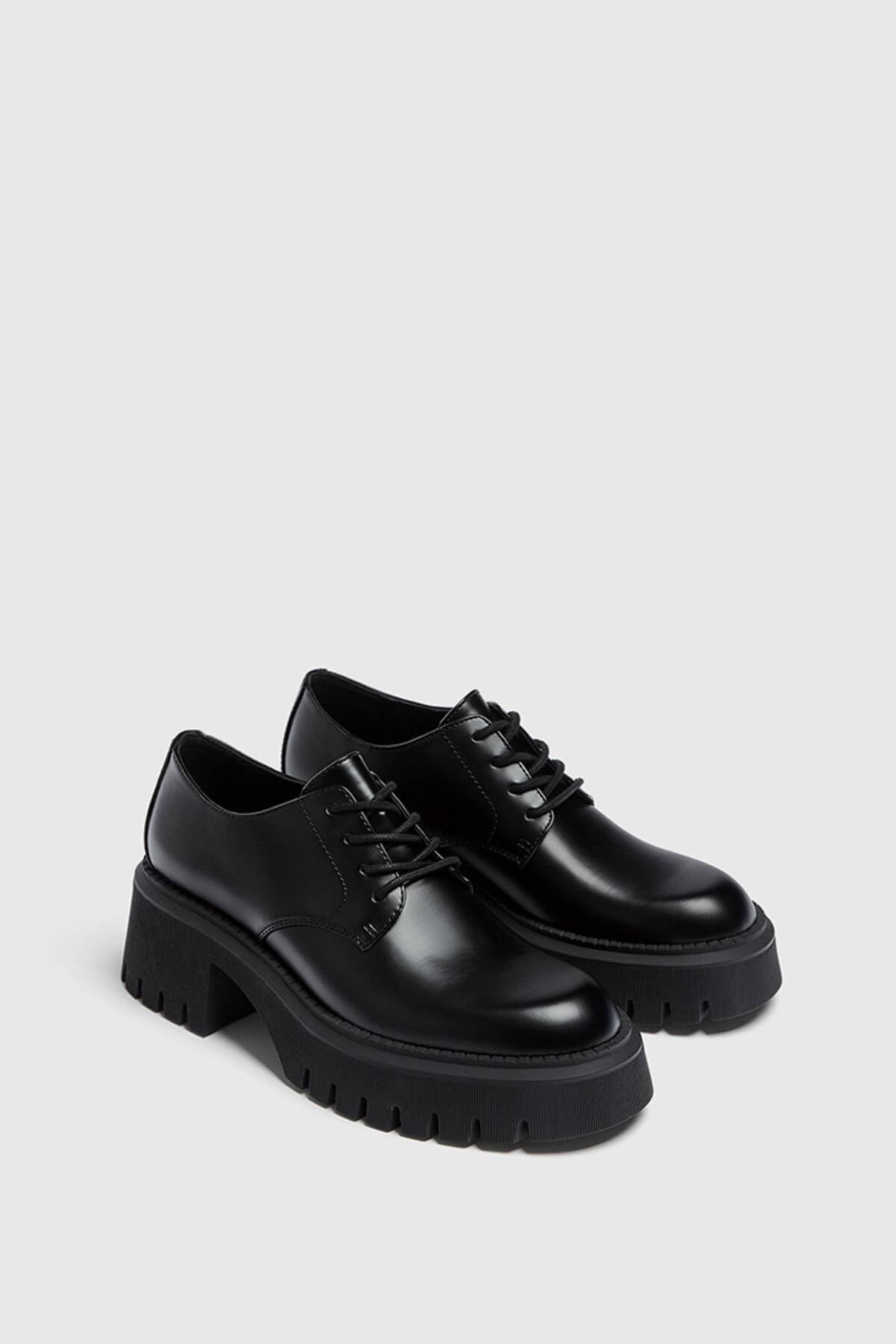 Pull and bear derbies store