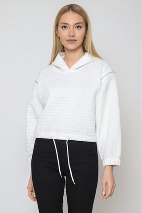 Kadın Beyaz Kapüşonlu Omuzu Fermuarlı Petek Desenli Sweatshirt TRZ150005