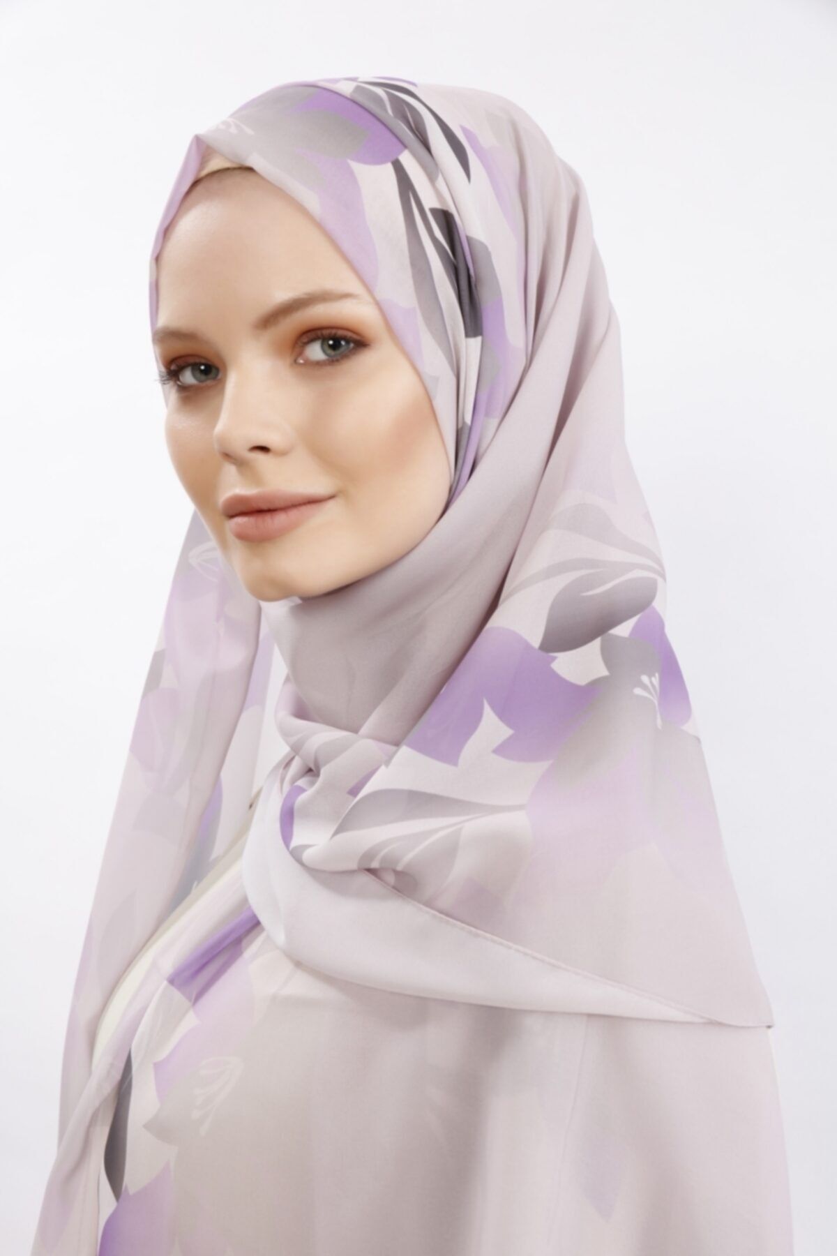 Differenza-Roseum Gradient Shawl Lilyum 3