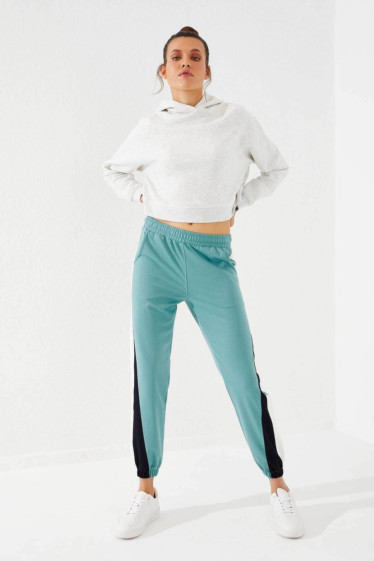Different color sweatpants discount