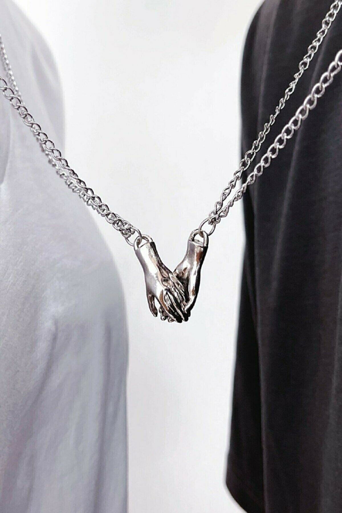 Holding necklace 2025