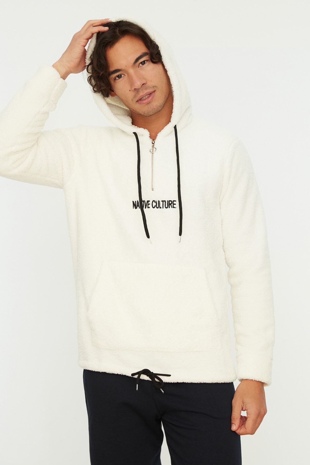 Trendyol Collection Sweatshirt Ecru Slim Fit Fast ausverkauft