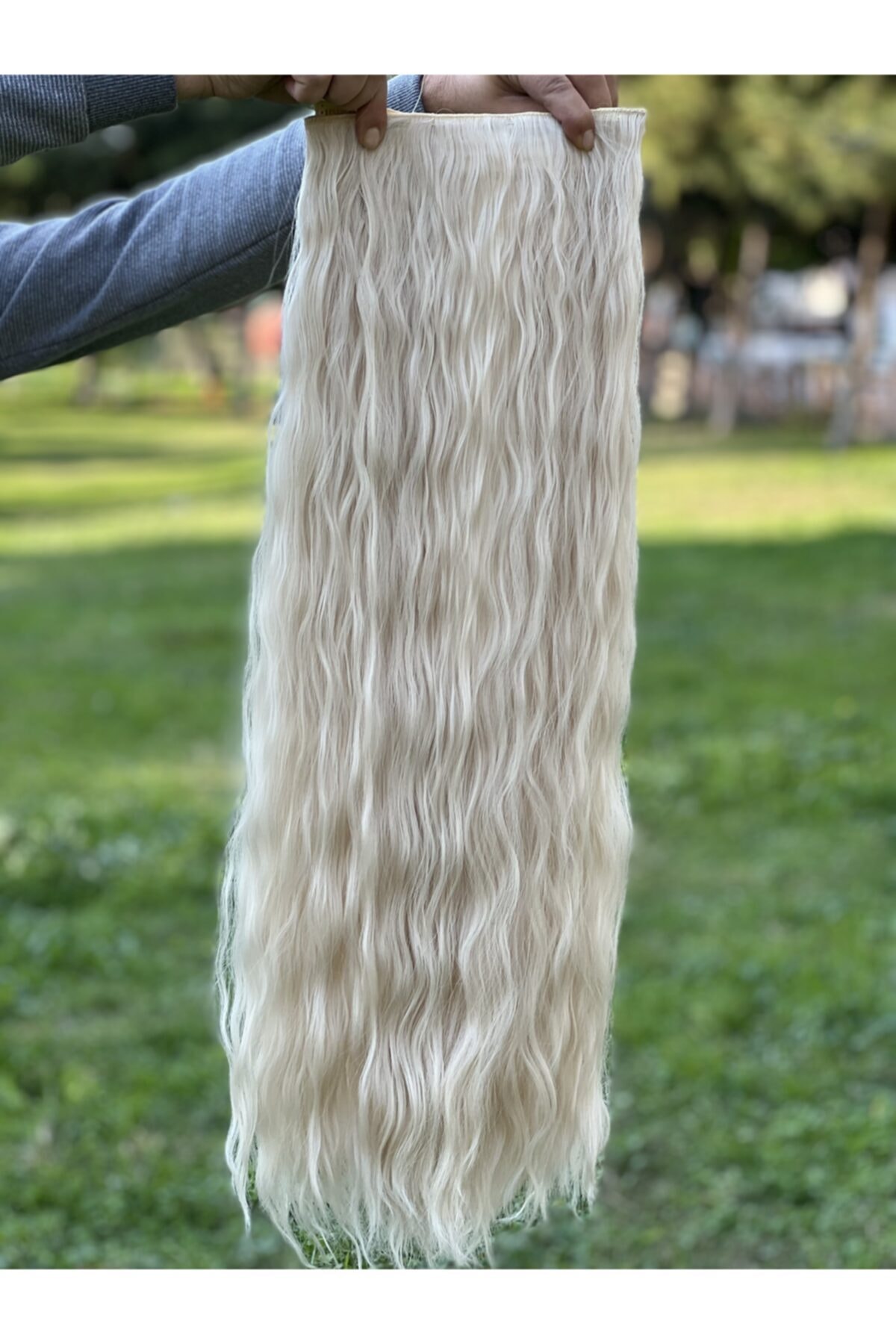 Fenomen Peruk Kıvırcık Yarımay 2 Yan Soğuk Sarı Çıt Çıt 75-80 Cm