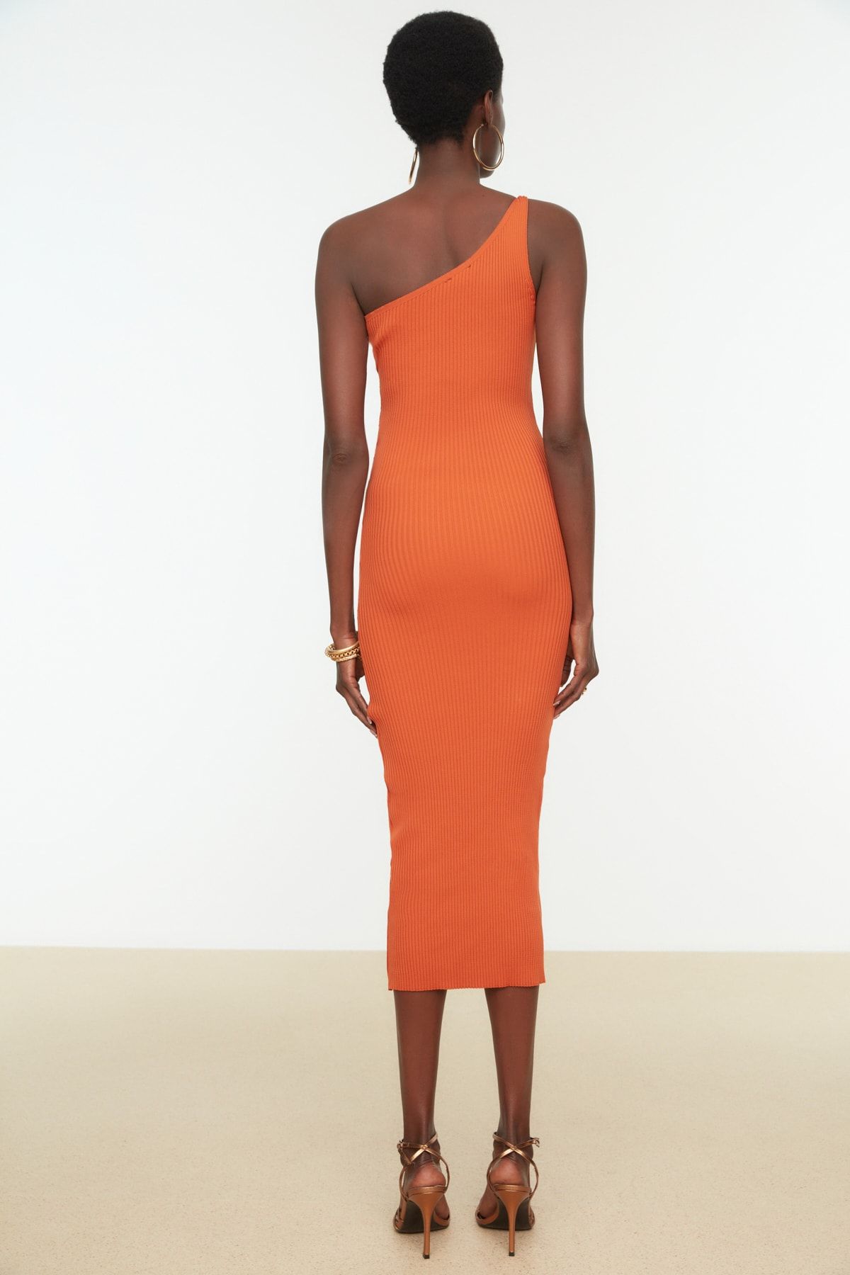 Trendyol Collection-Elegantes Abendkleid aus gefliestem Dekolleté-Strickstoff TPRSS22EL0485 6