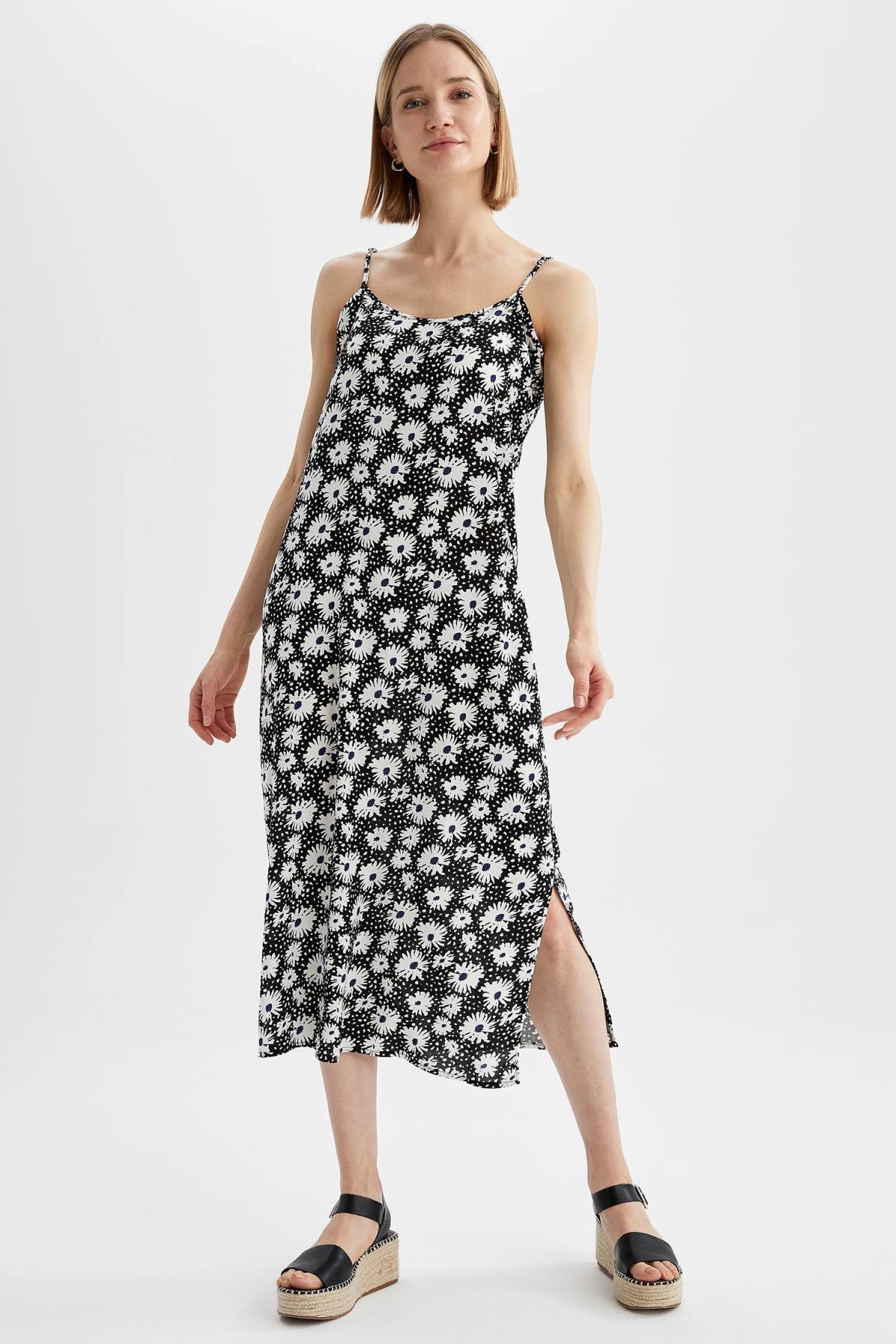 Çiçek Desenli Ince Askılı Relax Fit Yazlık Midi Elbise