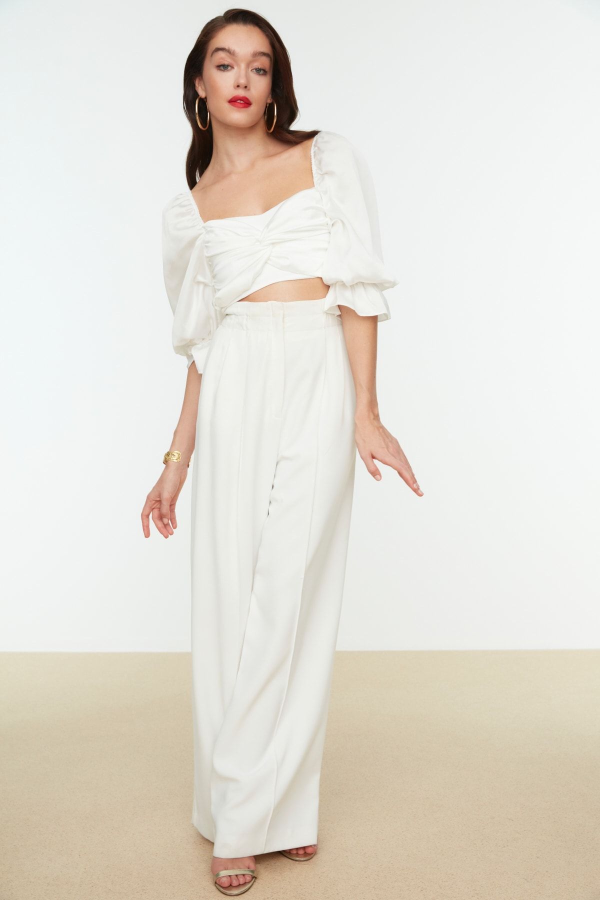 Trendyol Collection-Biała, tkana satynowa bluzka z podszewką TPRSS19BB0493 3