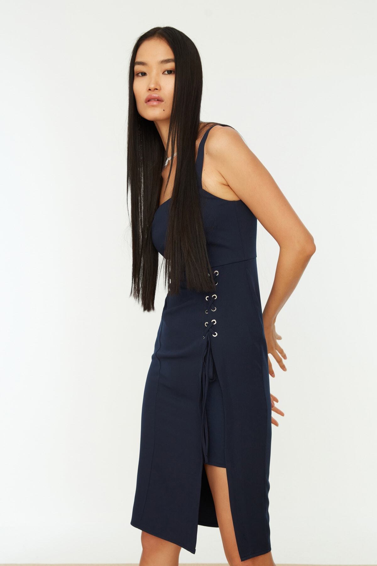 Trendyol Collection-Rochie midi bleumarin cu guler pătrat - Detaliu cu ochi și modelarea corpului TWOSS19EL0079 7