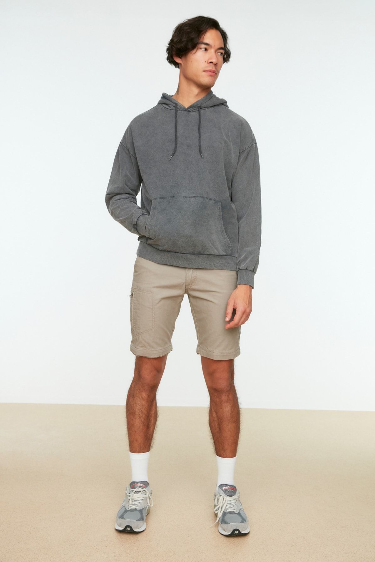 Trendyol Collection-Anthrazitfarbenes Oversize-Sweatshirt mit Kapuze - Antik/Blass-Effekt TMNAW22SW2602 5