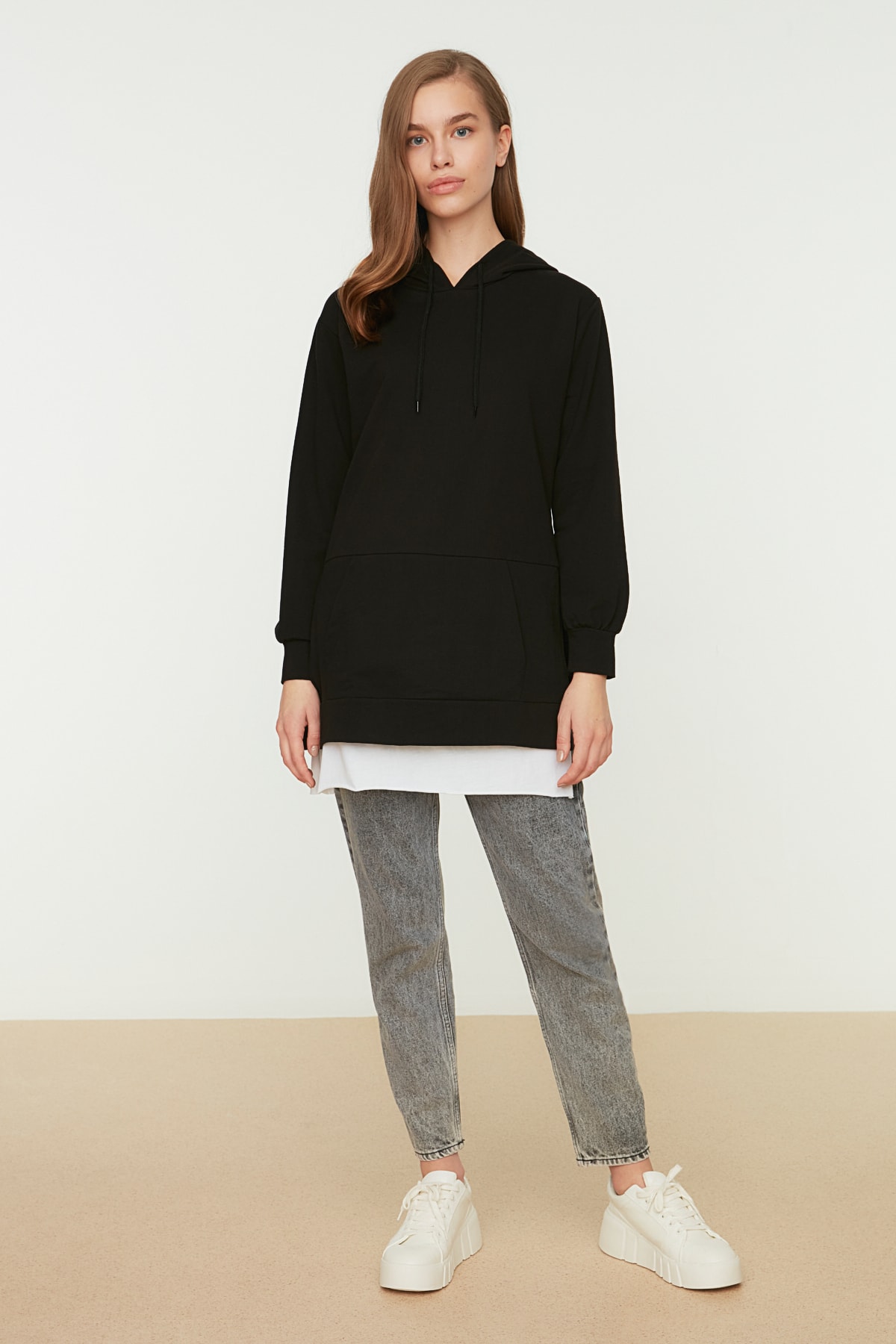 Trendyol Modest Sweatshirt Schwarz Regular Fit Fast ausverkauft