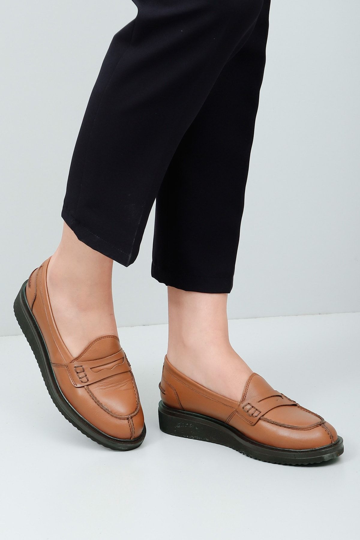 GÖNDERİ(R) Flacher Schuh Braun Flacher Absatz
