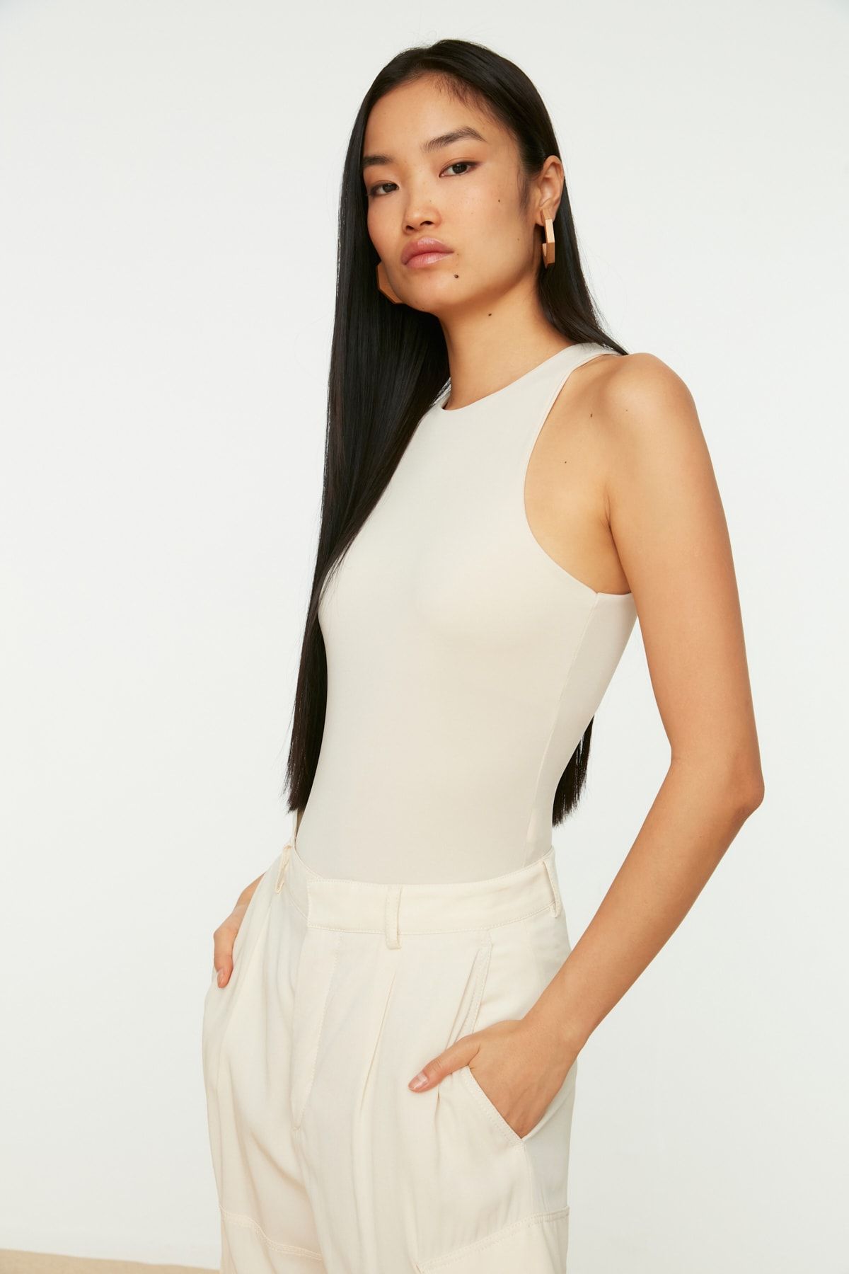 Trendyol Collection-Neckholder-Body mit flexiblem Druckknopf-Strick-Body in Stein TWOSS20BD0044 3