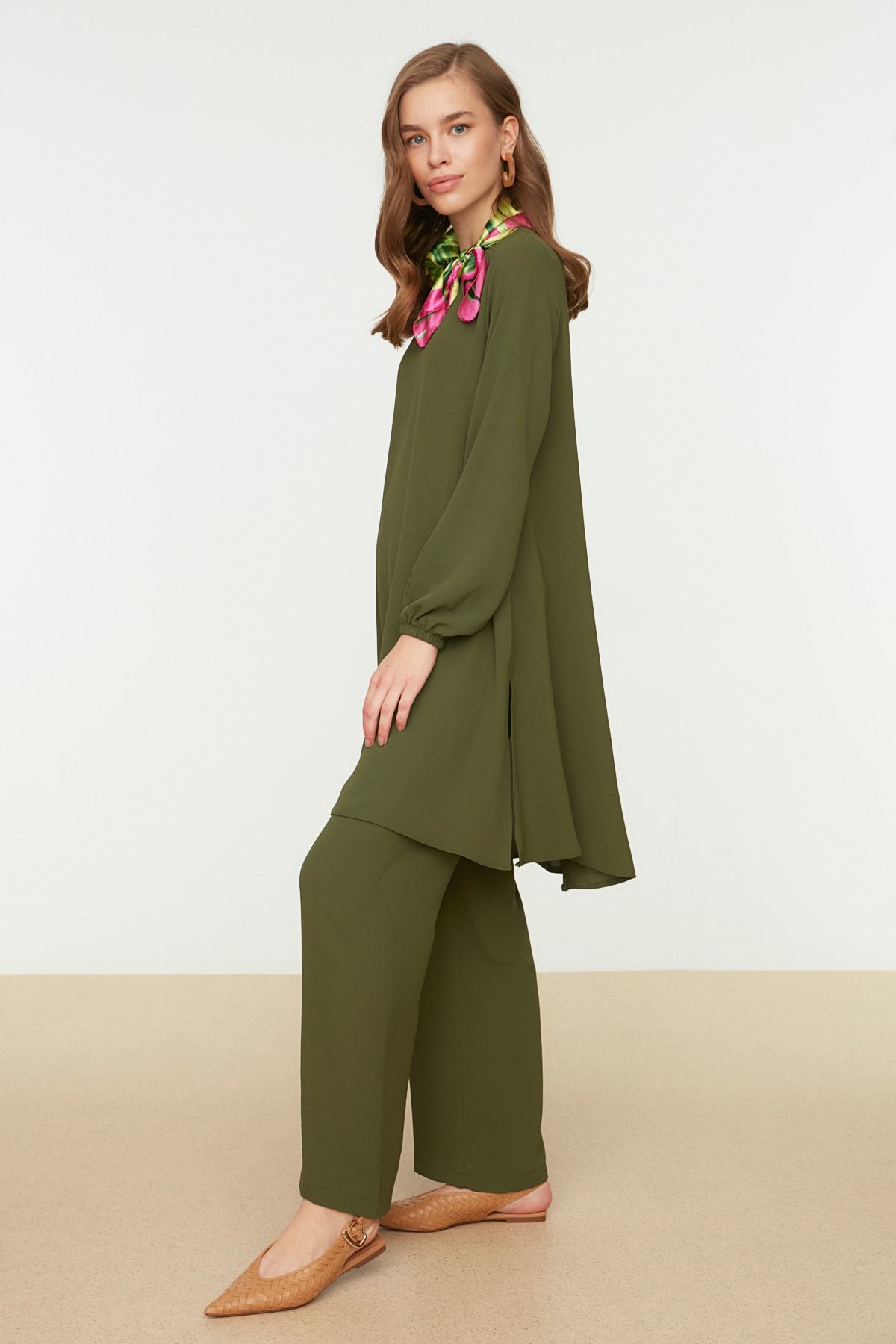 Trendyol Modest-طقم منسوج بأكمام كاكي مرنة وواسعة الساق من Aerobin - بنطلون TCTSS22US0023 2