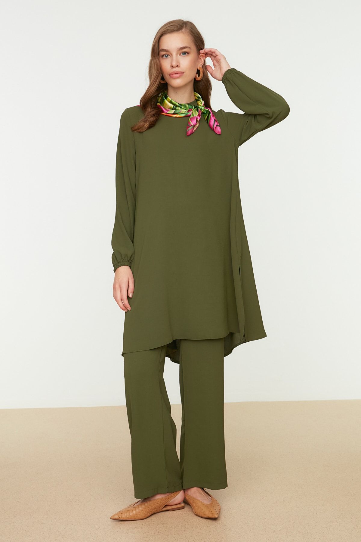 Trendyol Modest-طقم منسوج بأكمام كاكي مرنة وواسعة الساق من Aerobin - بنطلون TCTSS22US0023 5