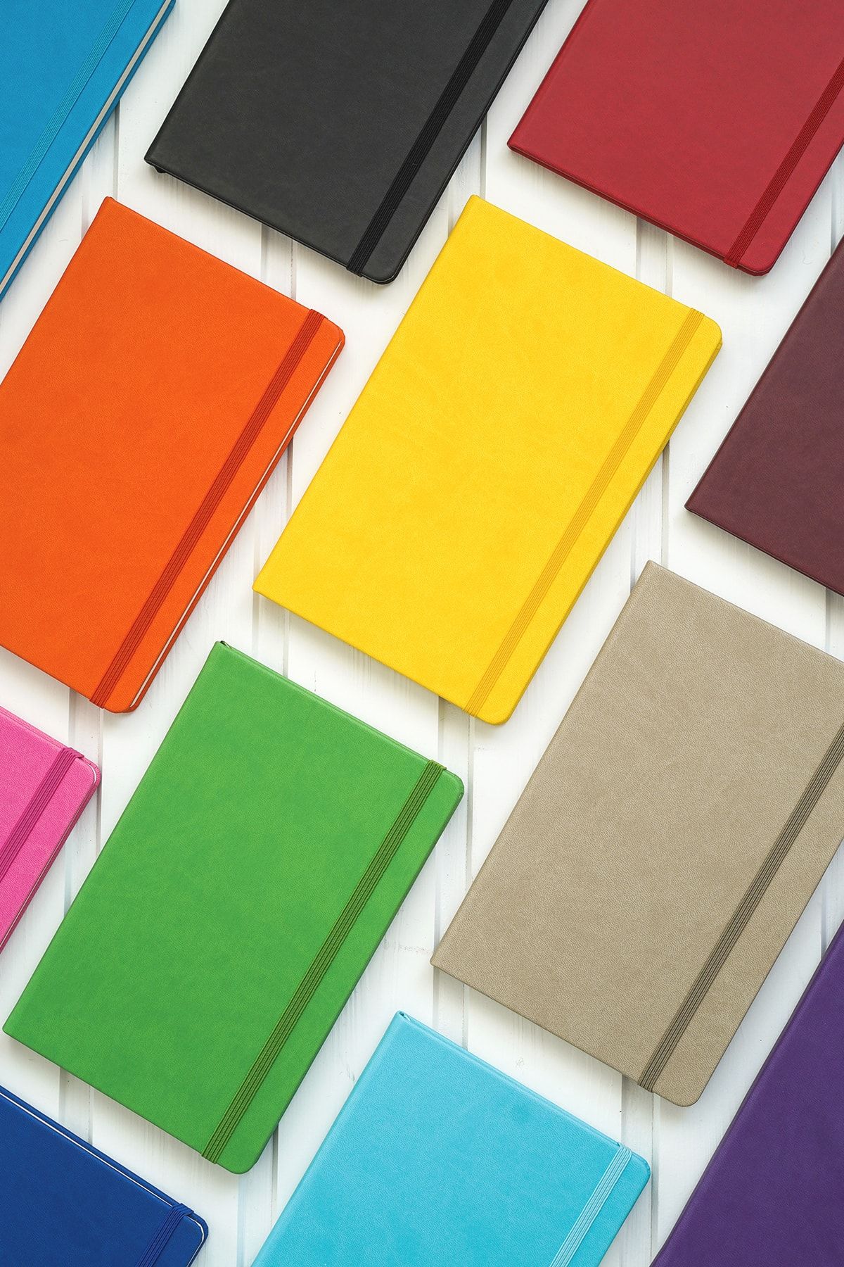 Matt Notebook-دفتر ملاحظات مطاطي مبطن باللون الأصفر مقاس 13 × 21 3