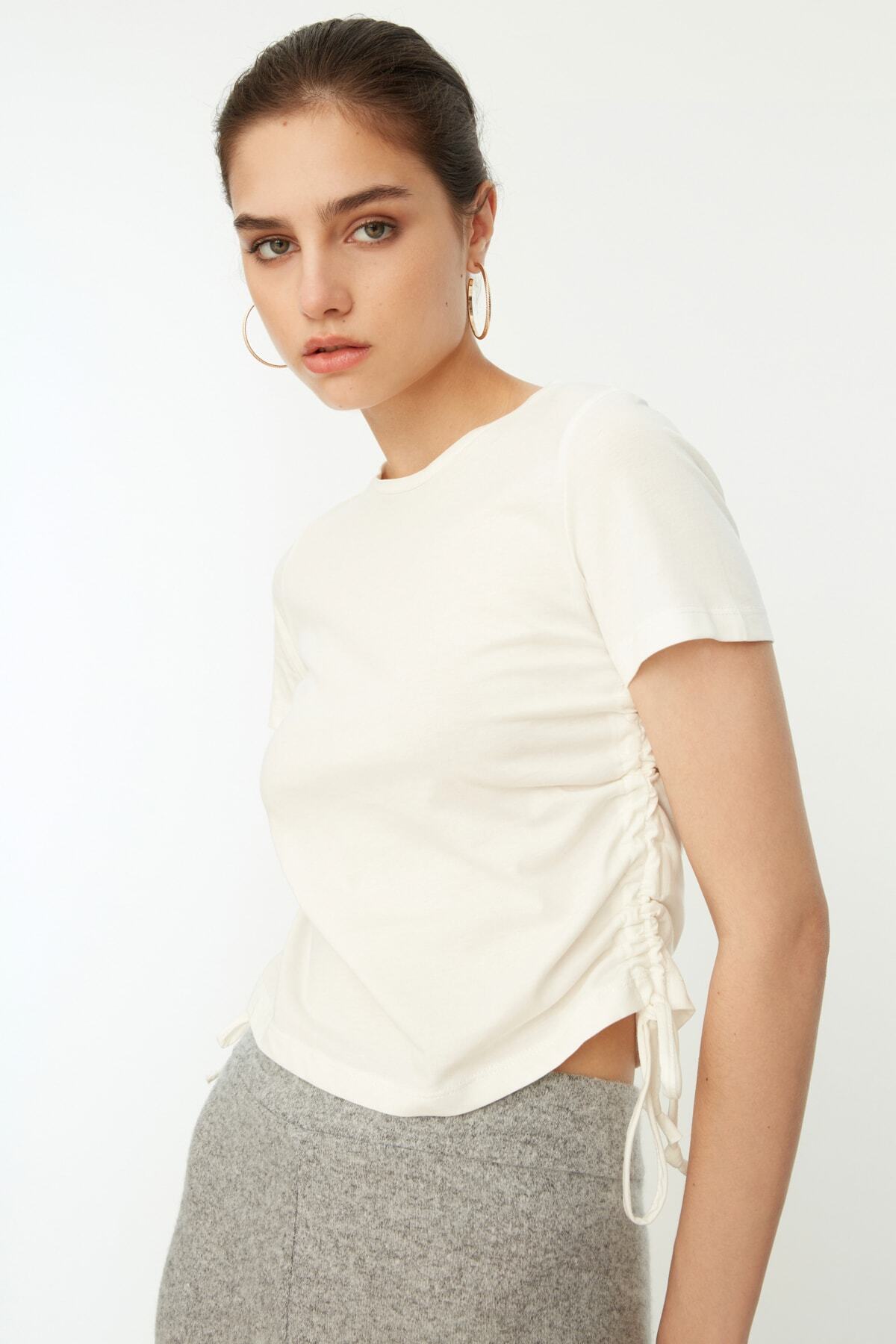 Trendyol Damen Basic T-Shirt – 100% Baumwolle, Rundhals, Regular Fit, Weiß, Größe M