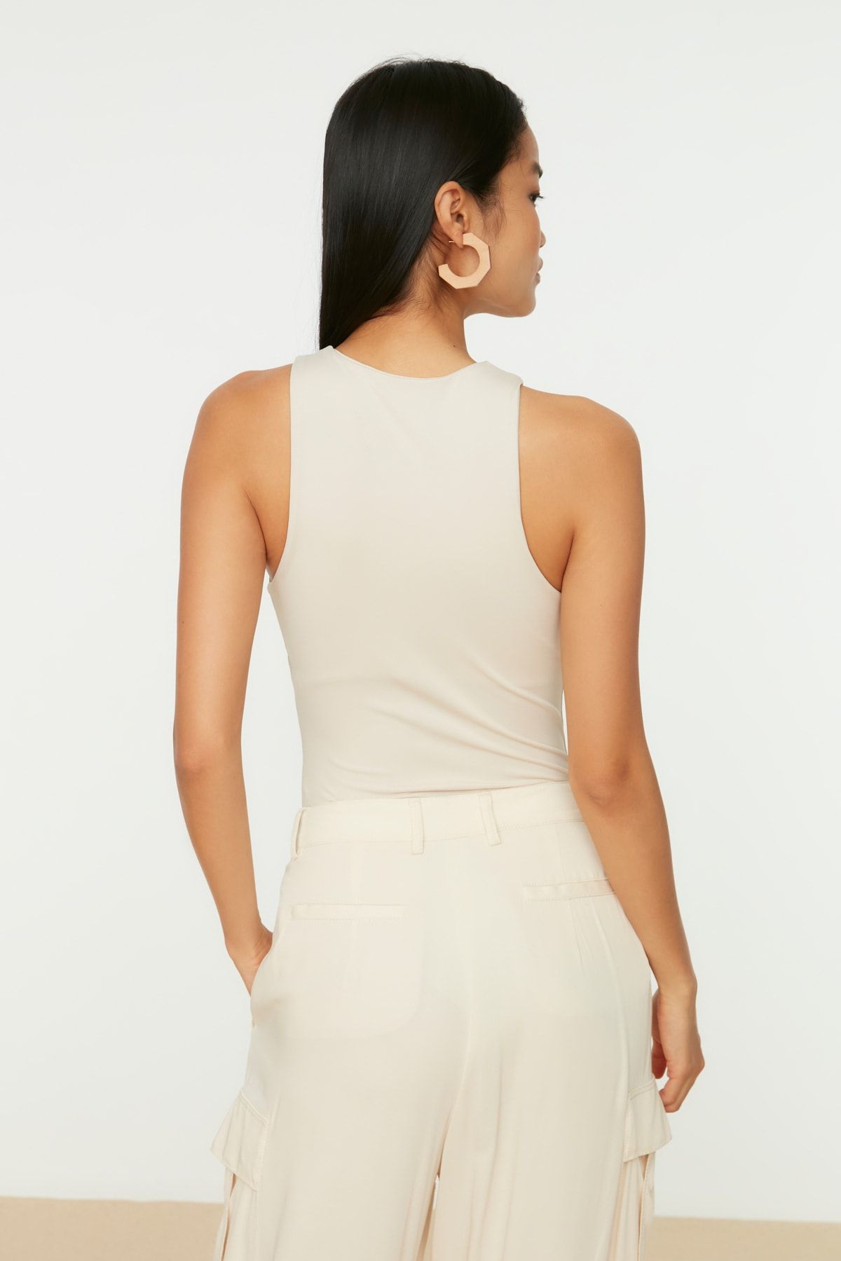 Trendyol Collection-Neckholder-Body mit flexiblem Druckknopf-Strick-Body in Stein TWOSS20BD0044 6