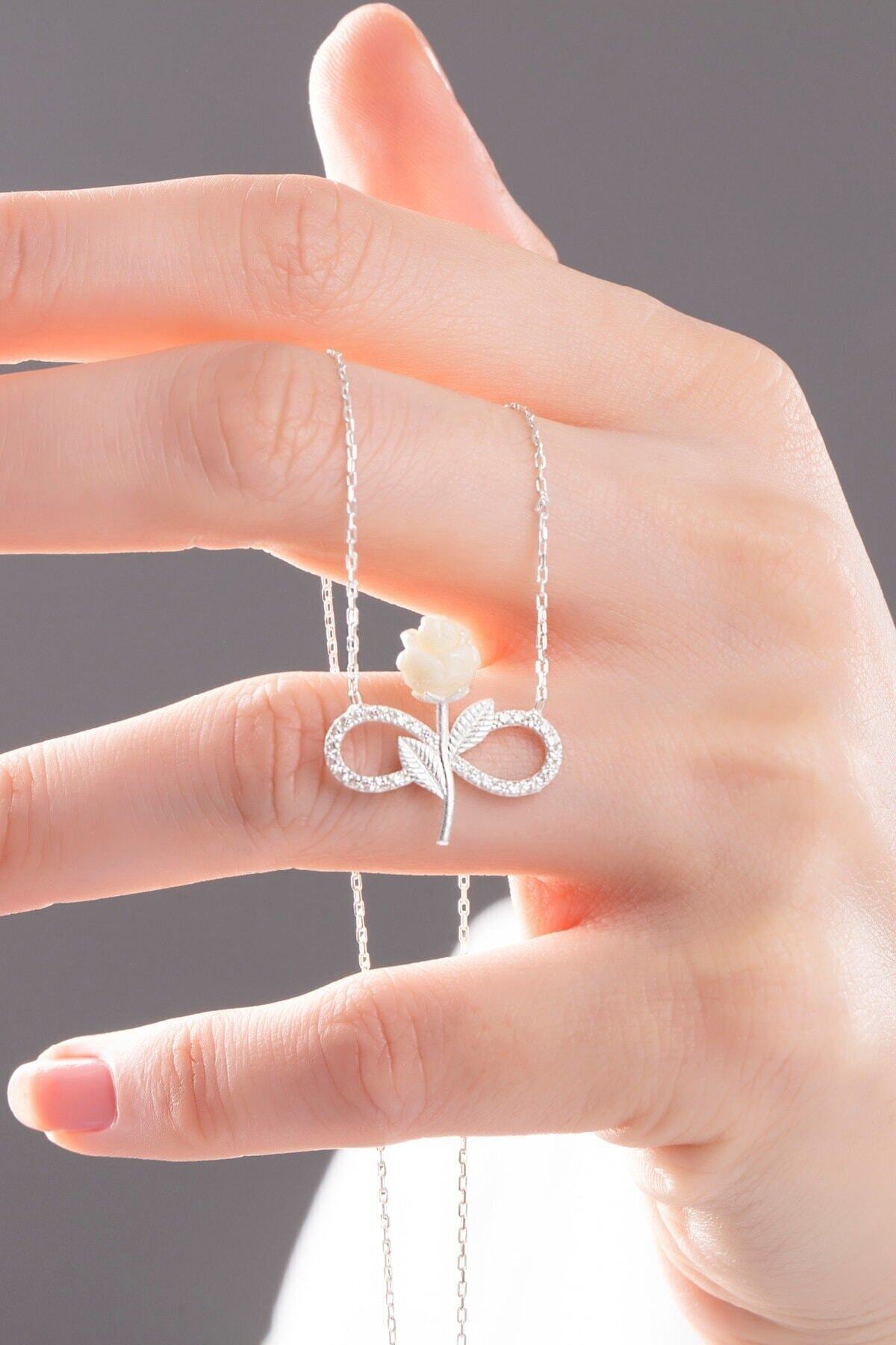 Bilsen Store 925 Ayar Gümüş Zincirli Zirkon Taşlı Sonsuzluk Beyaz Gül Model Kolye