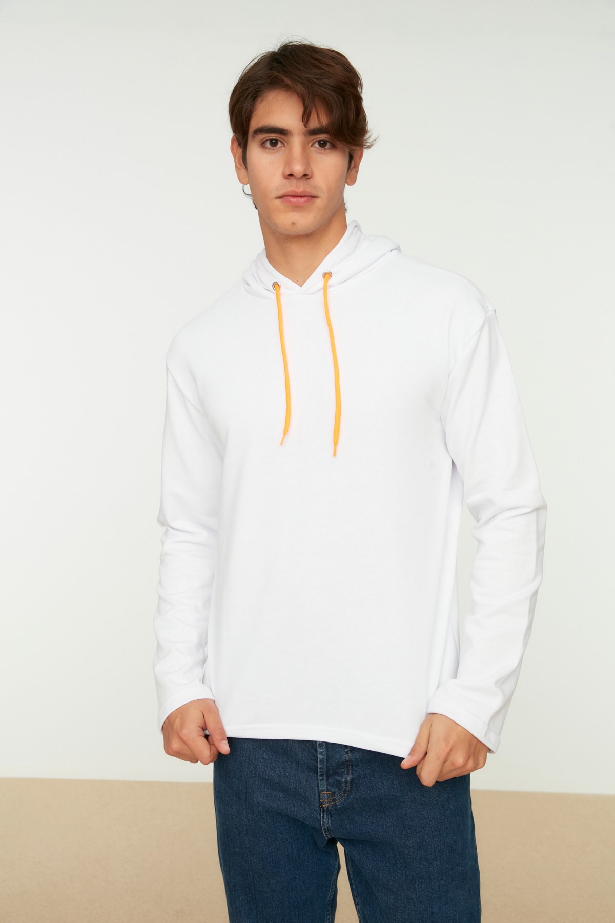 Trendyol Collection Sweatshirt Weiß Regular Fit Fast ausverkauft