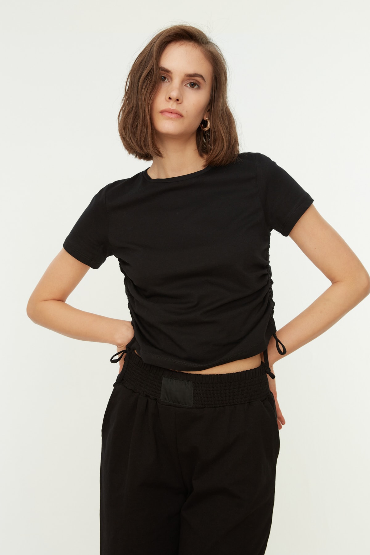 Trendyolmilla  Siyah 100% Pamuk Büzgü Detaylı Basic Bisiklet Yaka Örme T-Shirt TWOSS21TS0131 - Görsel 3