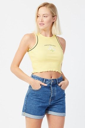 Kadın Sarı Nakışlı Kolsuz Göbek Detaylı Crop Top Bluz TW047